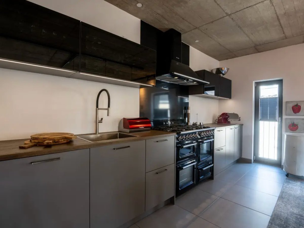 Studio image 9