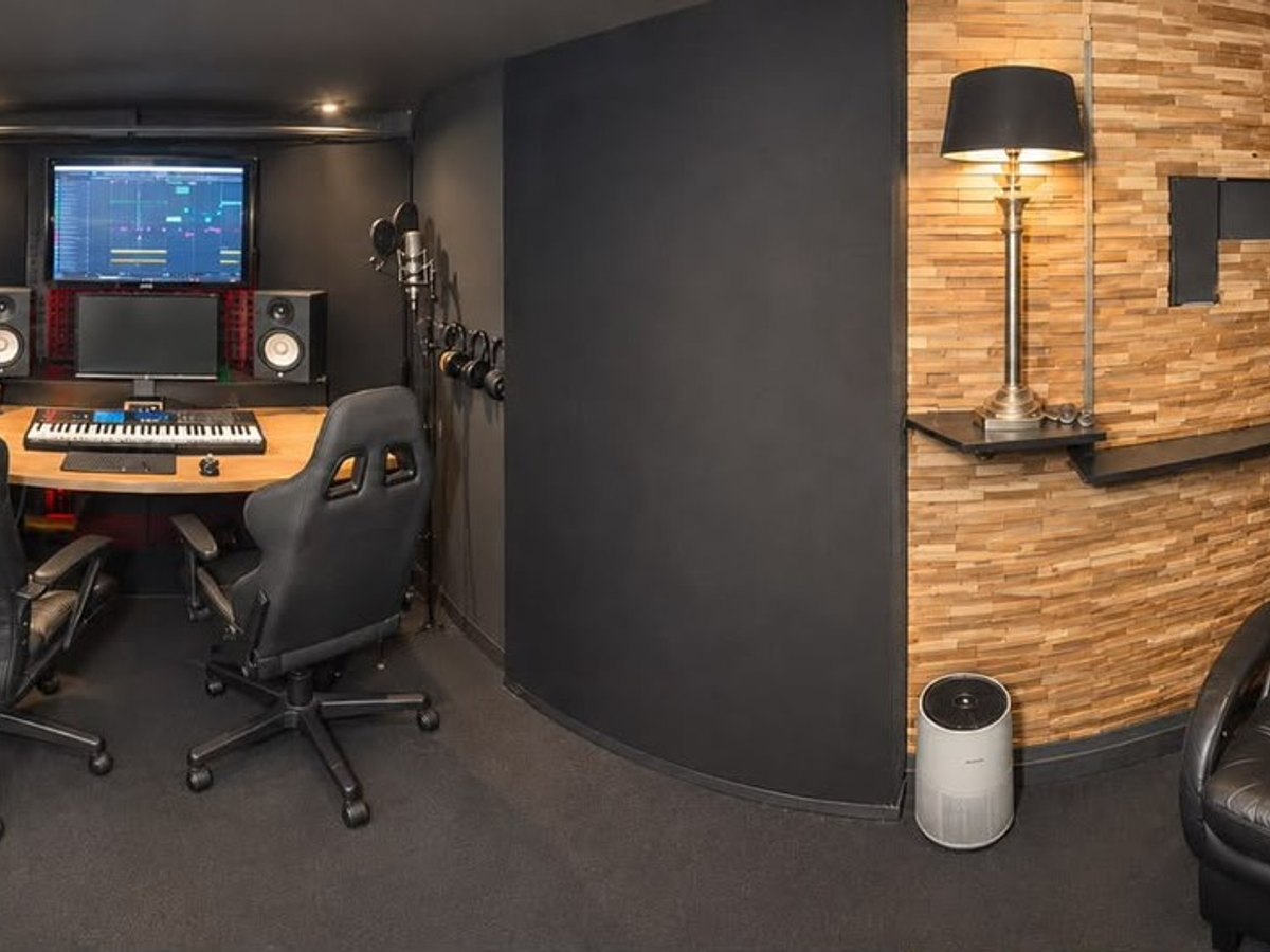Studio image 4